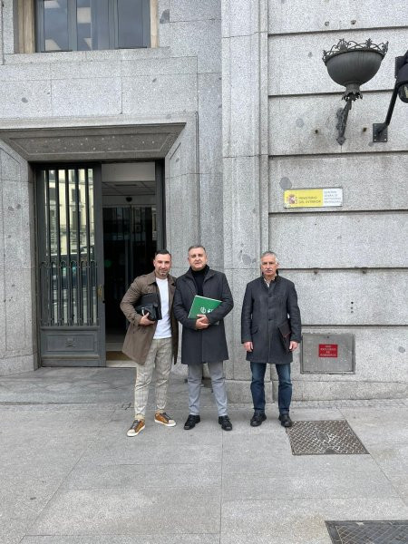 Delegados de CSIF prisiones antes de una pasada reuniu00f3n con el Ministerio en una foto del sindicato