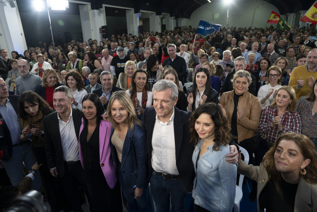 Decenas de asistentes a un mitin de campaña del PPdeG.