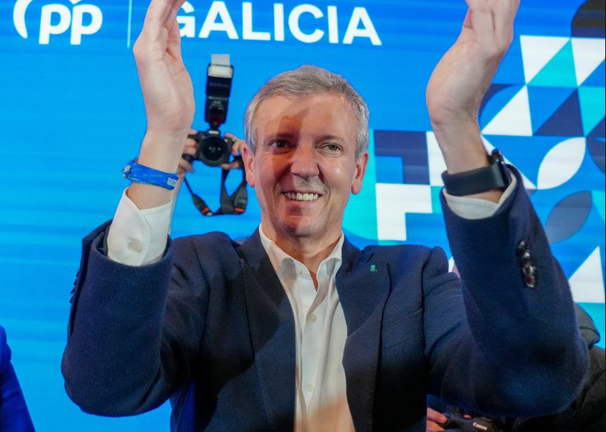 Alfonso Rueda celebra su victoria el 18F