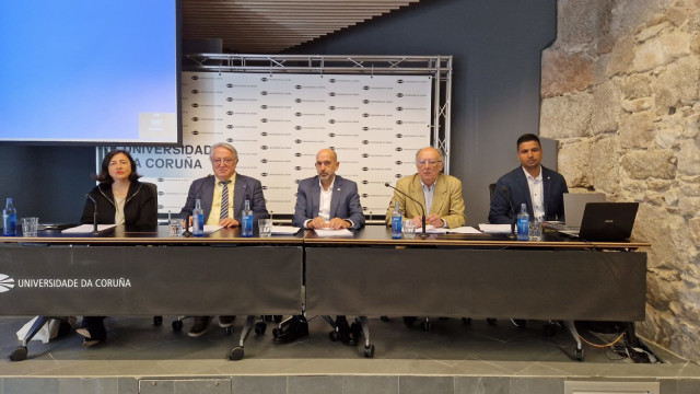 Presentación en el rectorado de la UDC de un estudio sobre la transición energética y el impacto social