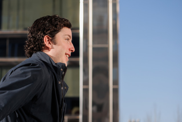 Archivo - Francisco Nicolás Gómez Iglesias, conocido como ‘El Pequeño Nicolás’, a su llegada a un juicio en la Audiencia Provincial de Madrid, a 13 de febrero de 2023, en Madrid (España). ‘El Pequeño Nicolás’ afronta la última sesión de un juicio por acce