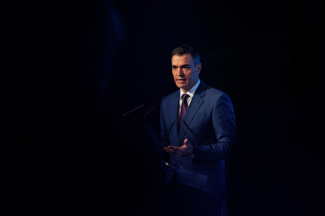 El presidente del Gobierno, Pedro Sánchez, durante la clausura de la IV edición del Foro ANFAC ‘Juntos hacia el futuro’, a 20 de febrero de 2024, en Madrid (España). La Asociación Española de Fabricantes de Automóviles y Camiones (ANFAC), con la colaborac
