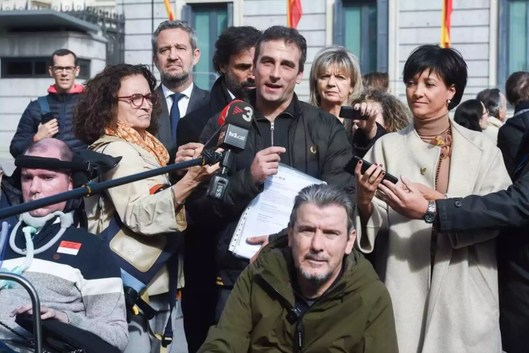 Sus señorías plantan en el Congreso a los enfermos de ELA