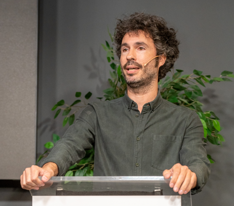 El vigués Luis García-Rey se alza con el Premio Primavera de Novela con su obra 'Loor'