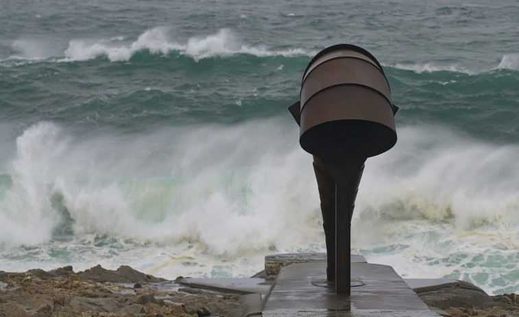 Rachas de viento de más de 143 km/h en Ourense y Galicia continúa en alerta por lluvia y temporal costero