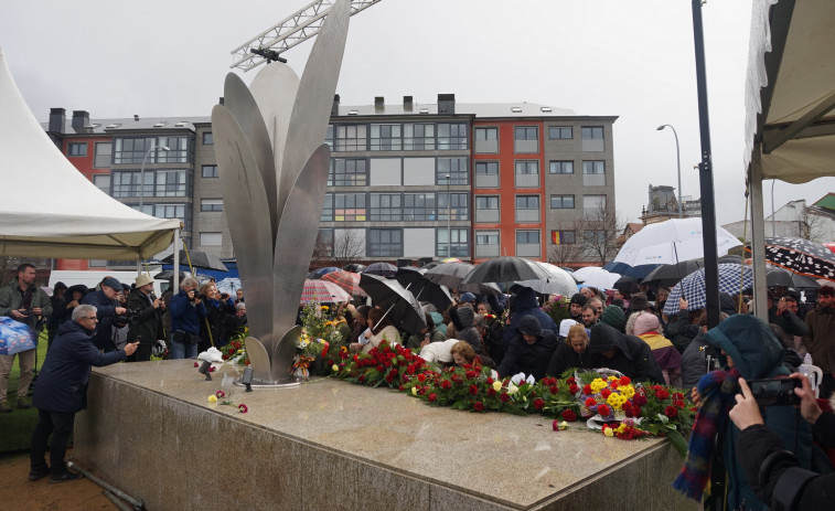 Homenaje en Ferrol a las víctimas del franquismo con un monumento en el Parque Antón Varela