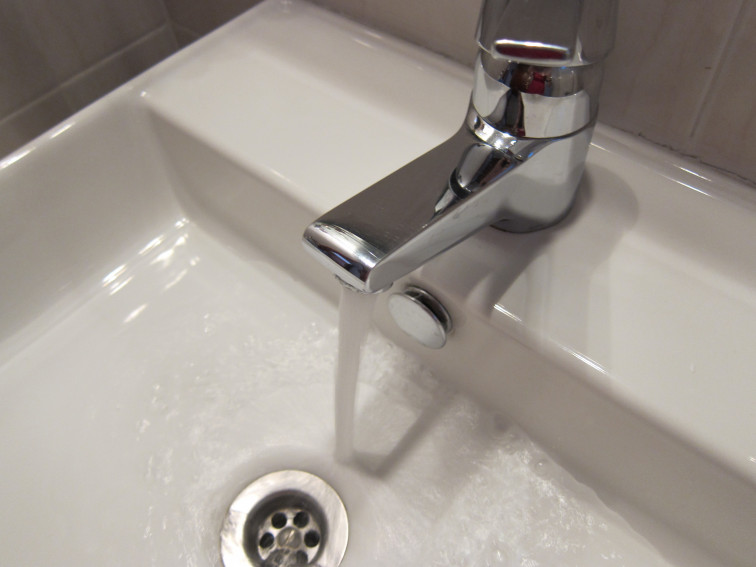 Pontevedra queda sin agua este domingo tras la ruptura de una canalización