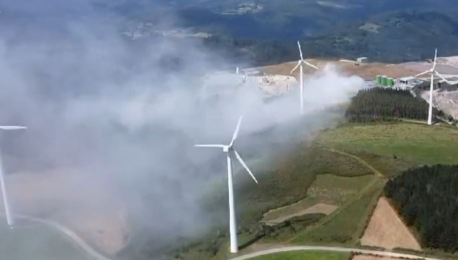 Nube de cal viva saliendo de Sogarisa en una imagen captada y remitida por ACOUGA