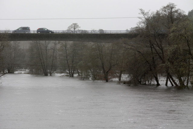 Archivo - Inundaciones por el desbordamiento de un río (imagen de archivo)