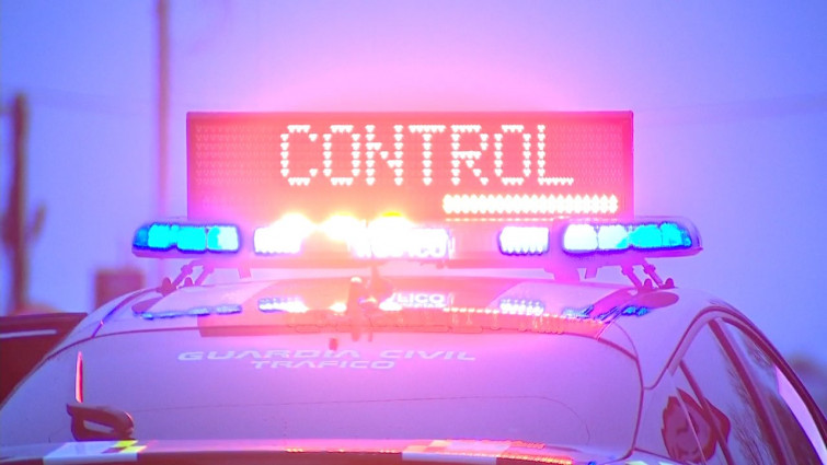 Positivo en alcohol y drogas un joven de 16 años que estampó un coche contra otro aparcado en Arzúa