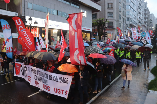 Manifestación en Vigo para reclamar un transporte urbano digno y la actualización del convenio de Vitrasa, a 24 de febrero de 2024.
