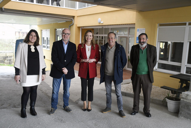 La conselleira de Política Social, Fabiola García, en la inauguración de la nueva residencia de O Carballiño