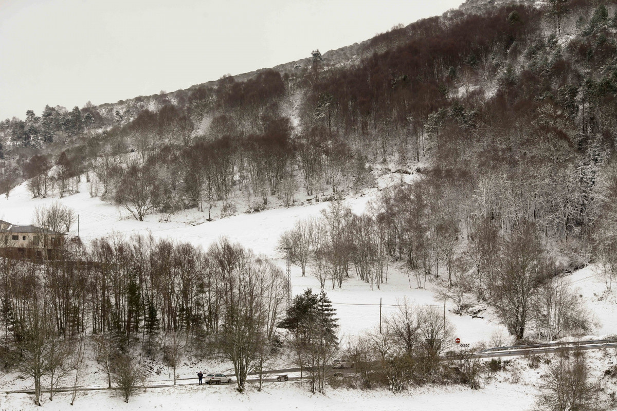 Una montaña nevada, a 23 de febrero de 2024, en Pedrafita do Cebreiro, Lugo, Galicia (España).