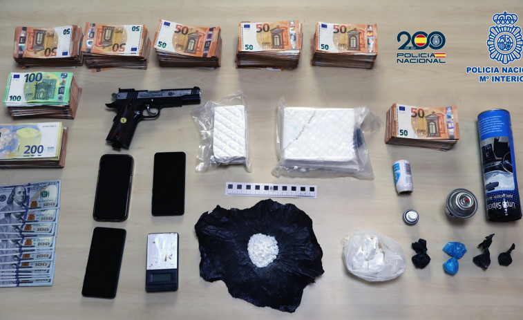 Más de 130.000 euros decomisados y un kilo de cocaína incautada en una detención en Santiago