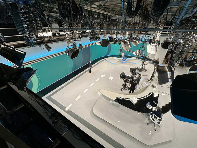 La oposición pone en el disparadero a la TVG, la 