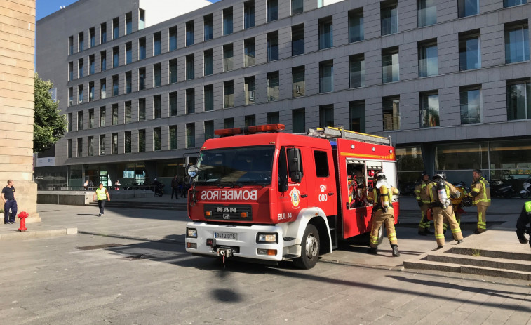 Tres heridos por un incendio en Riotorto