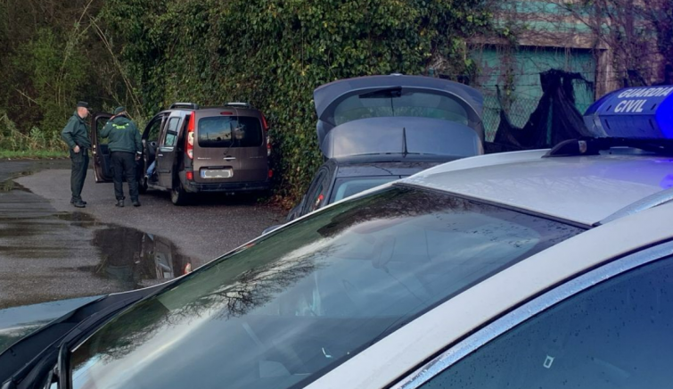 Se fuga con un bebé de dos años en la furgoneta que acababa de robar en Tui