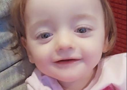 Madre gallega recurre a donaciones para pagar un neurólogo privado para Zoe, su bebé con encefalopatía