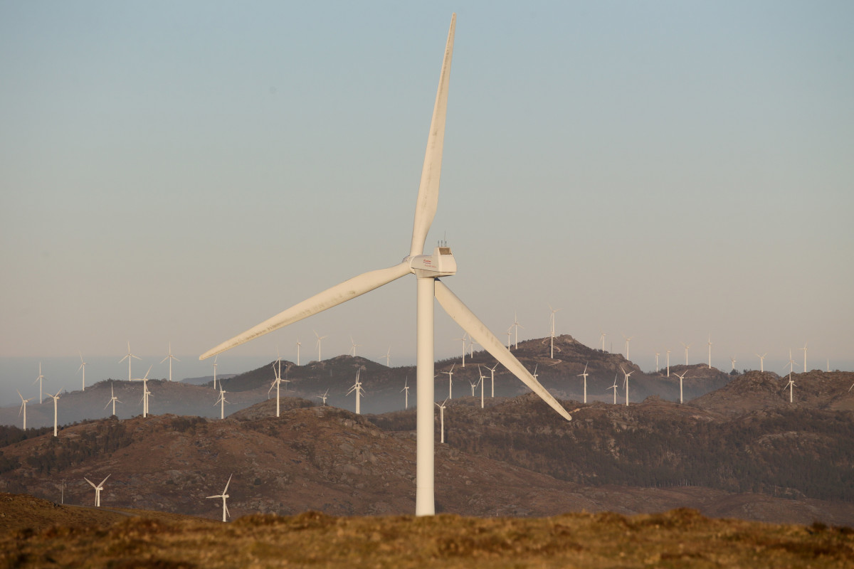 Archivo - Aerogeneradores en el Parque eólico de O Fiouco, de la Serra do Xistral, en la comarca de Terra Cha, a 22 de febrero de 2022, en Abadín, en Lugo, Galicia (España). La nueva ley de eólico