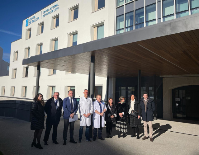 El conselleiro de Sanidade en funciones de la Xunta de Galicia, Julio García Comesaña (tercero por la izquierda), durante su visita este miércoles a las instalaciones del CIS de Lugo. En Lugo, a 6 de marzo de 2024.
