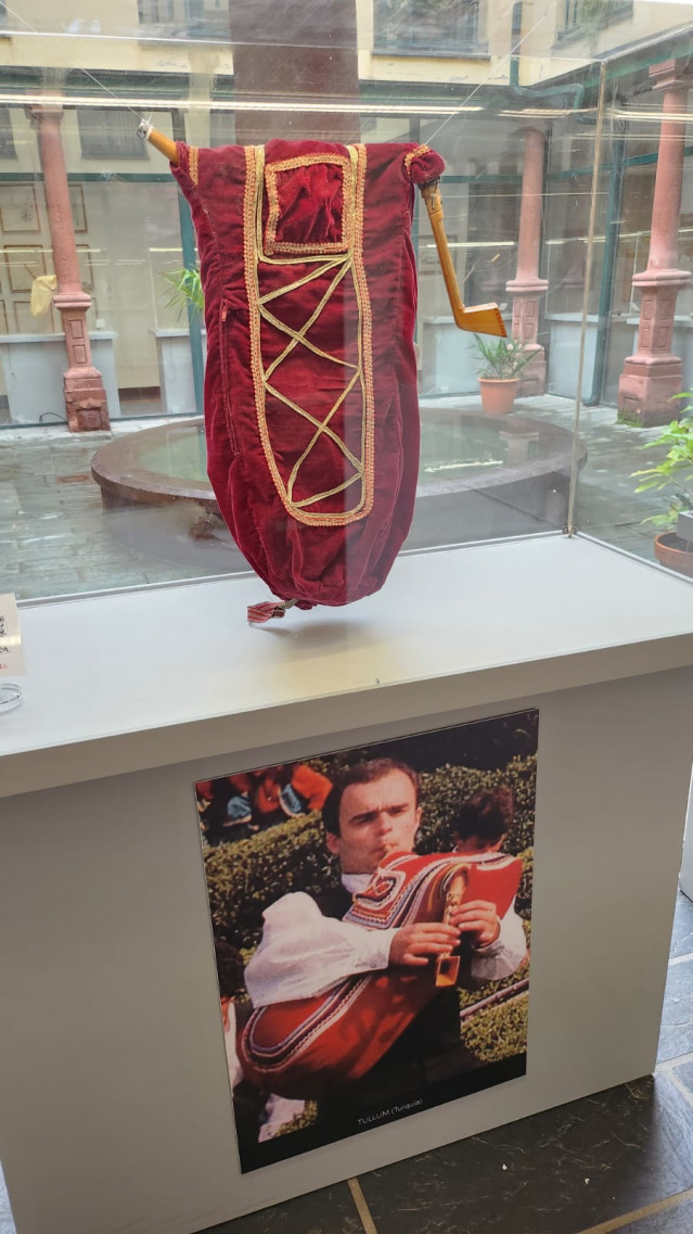 Exposición cornamusas Escola de Gaitas Diputación de Ourense.