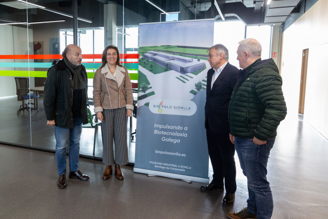 La vicepresidenta segunda y conselleira de Medio Ambiente, Territorio e Vivenda en funciones, Ángeles Vázquez, se reúne con empresarios de A Sionlla.