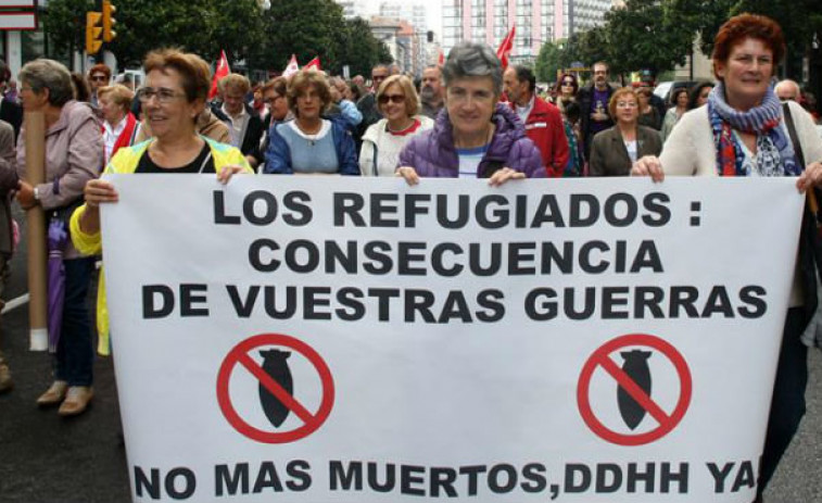 Una treintena de colectivos protestan  en La Coruña contra el acuerdo UE-Turquía sobre los refugiados