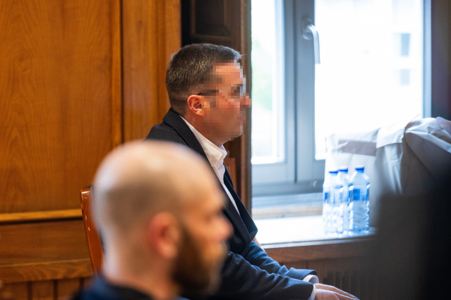 El acusado del asesinato de Jessica Méndez en Barro, en marzo de 2022, sentado en la Audiencia de Pontevedra, en el juicio por este crimen.