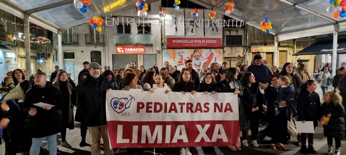Una pasada concentraciu00f3n en Xinzo para demandar la cobertura de las plazas de pediatru00eda