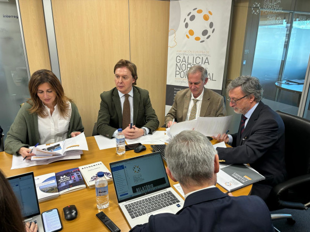 El director xeral de Relacións Exteriores e coa UE de la Xunta, Jesús Gamallo, y la directora xeral de Administración Local, Natalia Prieto, participan en la reunión de la asamblea y consejo superior de la Agrupación Euroregión Galicia-Norte de Portugal