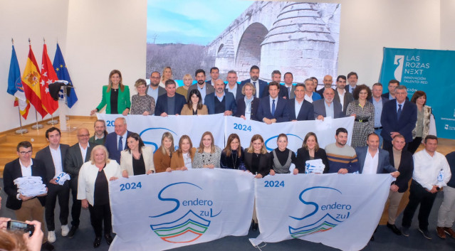 Entrega de las banderas senderos azules 2024.