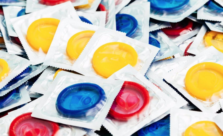 ¿Condones gratis para los jóvenes? El Gobierno estudia medidas para frenar el aumento de las ITS