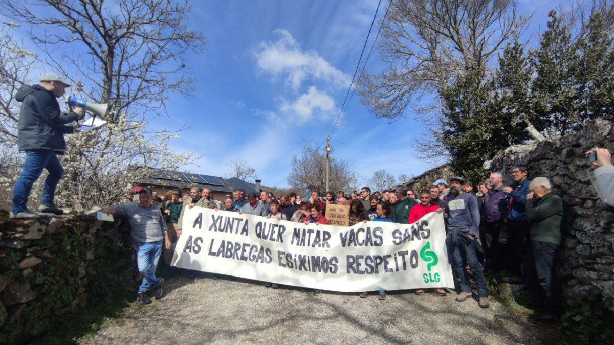 Protesta del SLG en Palleiros al hilo de un brote de tuberculosis bovina