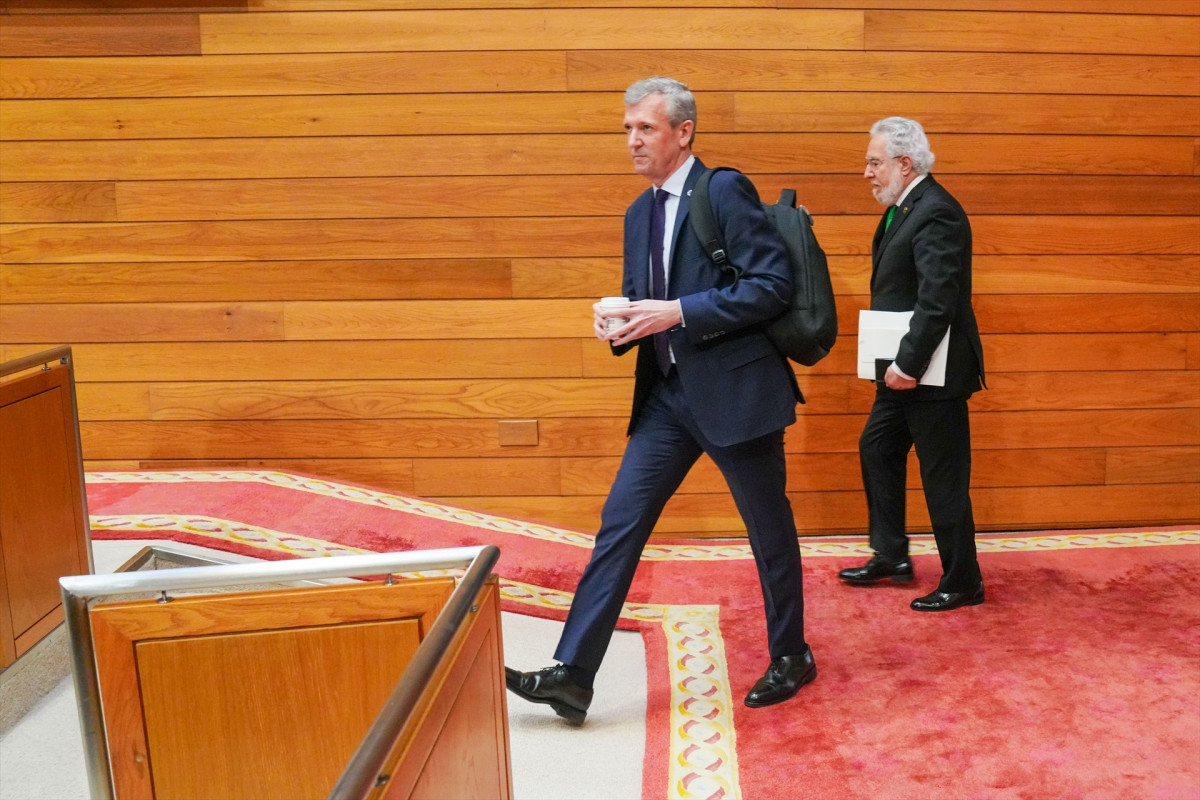 El presidente de la Xunta en funciones y lu00edder del PPdeG, Alfonso Rueda, llega a la sesiu00f3n de constituciu00f3n del Parlamento de Galicia, a 18 de marzo de 2024, en Santiago de Compostela