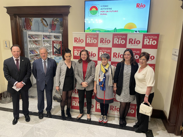 El presidente de la Casa de Galicia en Madrid, Javier Vázquez; el director del Instituto de Comunicación Empresarial,  Manuel Campo Vidal; y la CEO del Grupo Lence, Carmen Lence, entre otros participantes en el II 'Foro Activistas por un futuro rural'