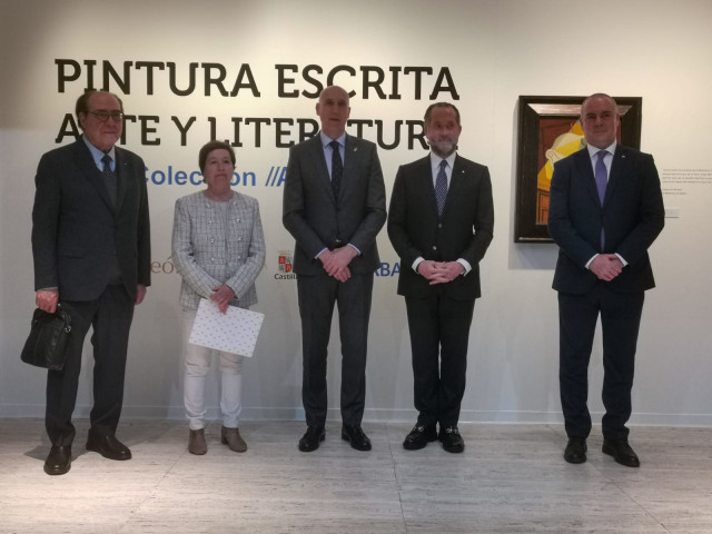 El responsable de RSS y Comunicación de Abanca, Miguel Ángel Escotet; la responsable del área de Cultura de la Delegación Territorial de la Junta en León, Amelia Biaín; el alcalde de León, José Antonio Diez; y el presidente de Abanca, Juan Carlos Escotet