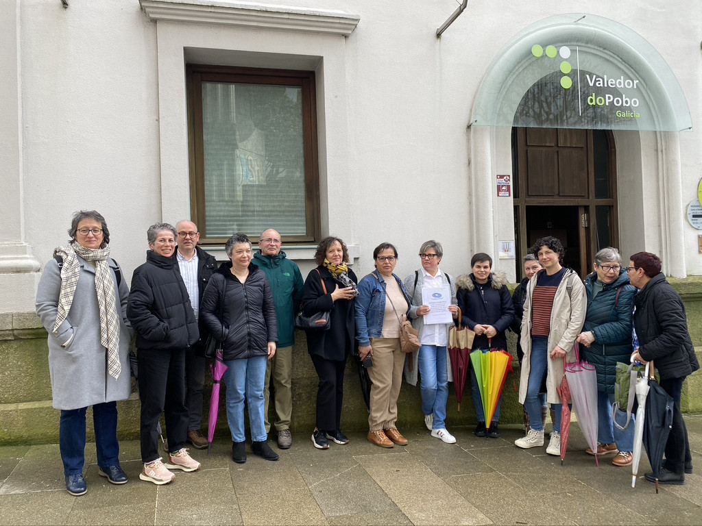Pacientes protestan por el atraso de las revisiones de cu00e1ncer en el CHUS de Santiago