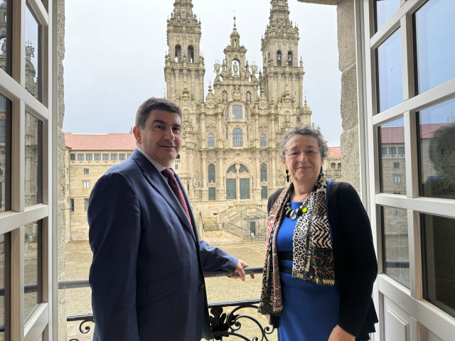 El delegado del Gobierno, Pedro Blanco, se reúne con la presidenta del Consello da Cultura Galega, Rosario Álvarez