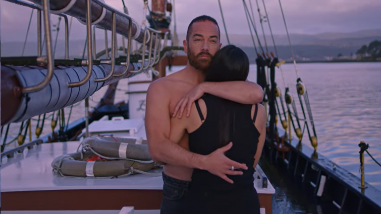 (VIDEOCLIP) Javi Maneiro y su rebeldía están en plena forma en su último tema, 'Un bonito despertar'