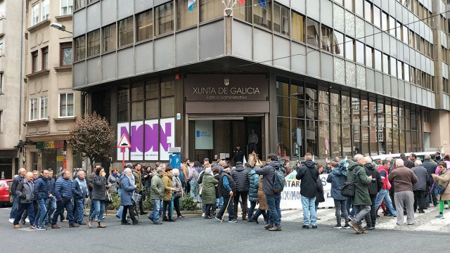 Ganaderos protestan ante la Xunta en Ourense por 