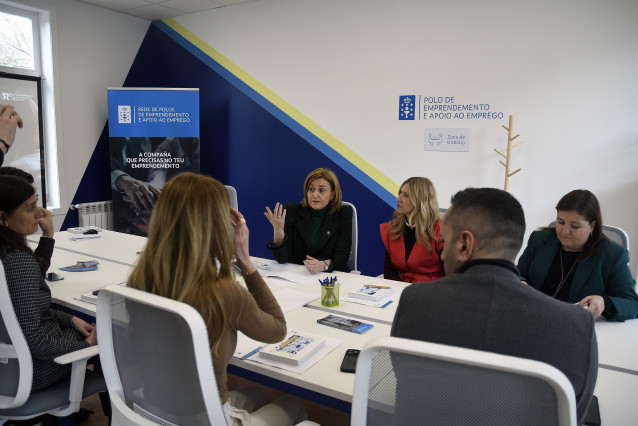 La conselleira de Promoción do Emprego e Igualdade en funciones, Elena Rivo,junto a la vicepresidenta segunda y consejera de Economía, Empleo e Industria del Gobierno de Aragón, Mar Vaquero, en Baños de Molgas (Ourense).