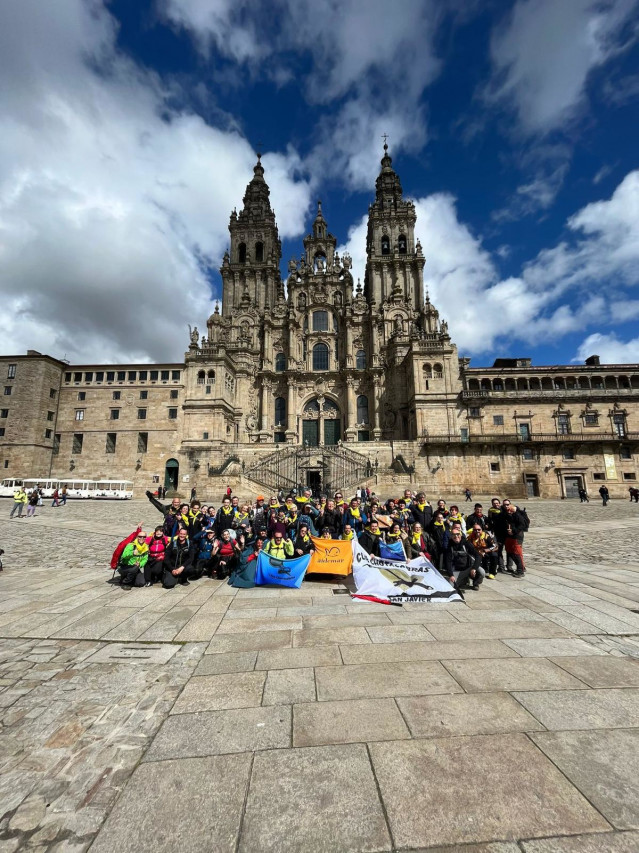 Llegan a Santiago los participantes del proyecto inclusivo 'Sin límites' que hicieron el Camino Francés