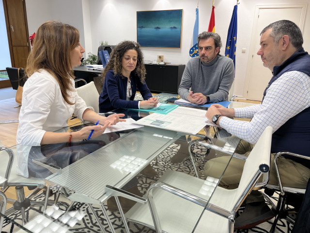 El vicepresidente primero en funciones, Diego Calvo, y la directora xeral de Administración Local, Natalia Prieto, se reúnen con el alcalde de Ordes, José Luis Martínez, y la presidenta de la Mancomunidad de Ordes, Susana García