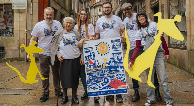 Presentación de la imagen gráfica del XXI Festival de Cans, con presencia del director del certamen, Alfonso Pato, y de la presidenta de la Asociación Cultural Arela, organizadora del festival, Keka Losada, entre otros.