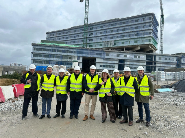 Una delegación del Clínic de Barcelona visita las obras del Nuevo Montecelo