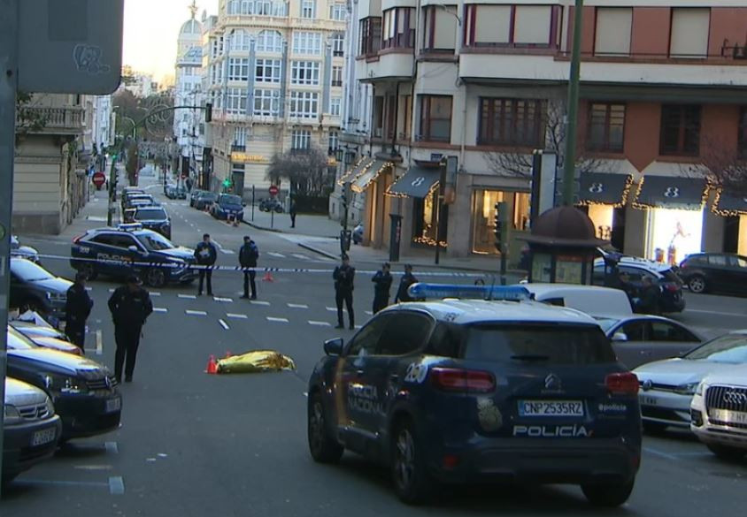 El cuerpo de Yoel Quispe tras ser apuñalado en las calles de A Coruña