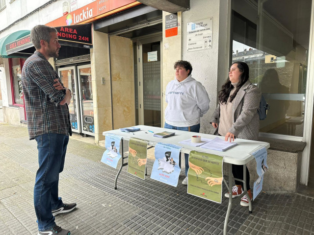 El BNG de Lugo participa en la recogida de alegaciones al proyecto de Altri en Palas de Rei.