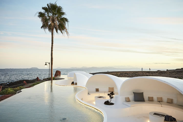 Terraza del Hotel Kazemi Boutique Villas de Lanzarote en una foto del negio, es uno de los establecimientos de gama alta al que viaju00f3 el matrimonio investigado segu00fan la Policu00eda