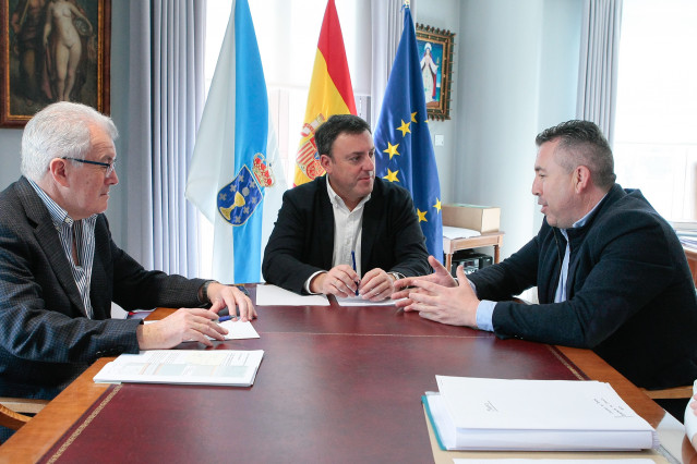 El presidente de la Diputación de A Coruña y el alcalde de Brión analizan mejoras en las carreteras de la localidad