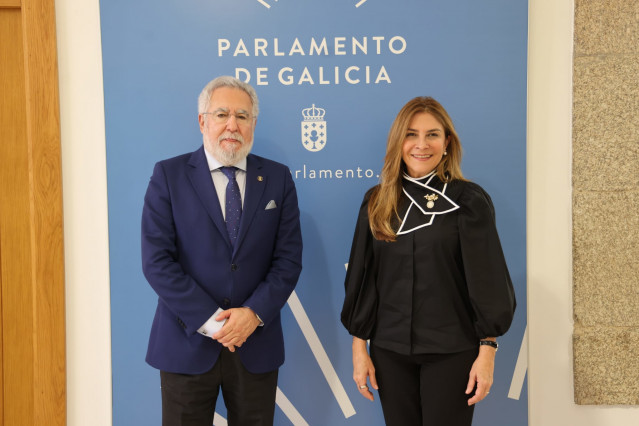 La alcaldesa de Santo Domingo realiza una visita institucional a Santiago.